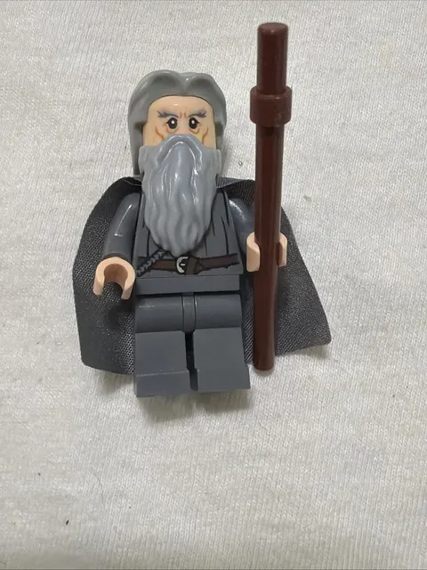New LEGO Lord Of The Rings Gandalf the Grey  Hair Robe Cape Minifigure Lor142 1R