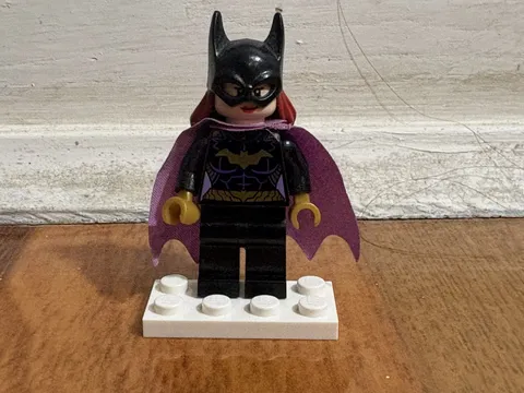 Lego DC Super Heroes Batgirl  Lavender Cape Minifigure 76013