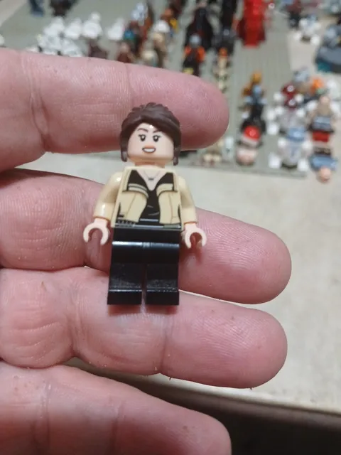 LEGO Qi'ra Minifigure - 75212 Star Wars SOLO Kessel Millennium Falcon 