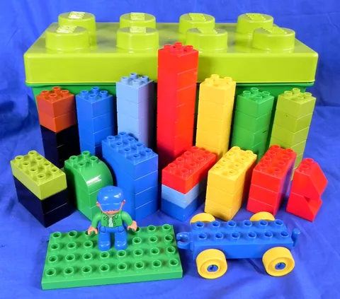 Lego Duplo "Large Brick Box" #5380, Complete 71 Pcs + 4 Extra, 1 Minifig, in Tub