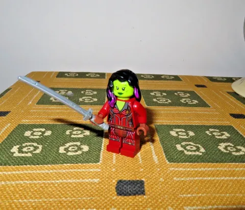 Lego Marvel Super Heroes Minifigure Gamora Dark Red Suit mini fig female