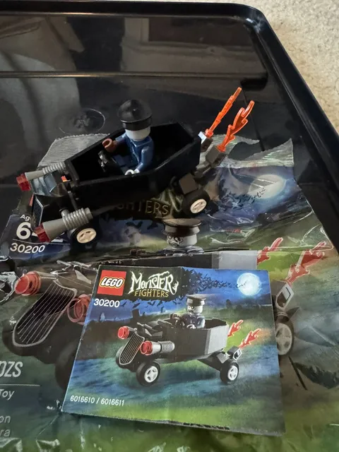 LEGO Monster Fighters: Zombie Chauffeur Coffin Car (30200)