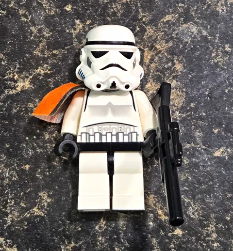 LEGO Star Wars Stormtrooper SW0036B Minifigure w/ Blaster & Orange Pauldron.