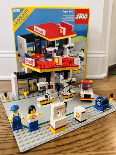 Vintage LEGO  Shell Service Station 6378 - Complete w/ box - but no Instruction