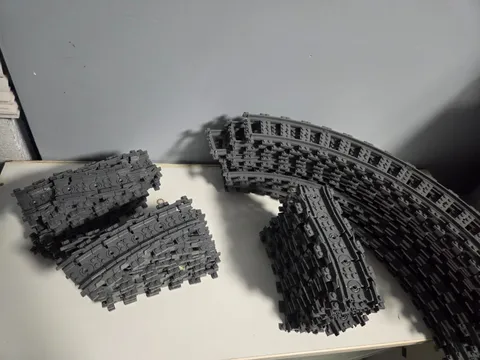 Lego train track lot of 68 curves and 193 flex track used great condition!! ship