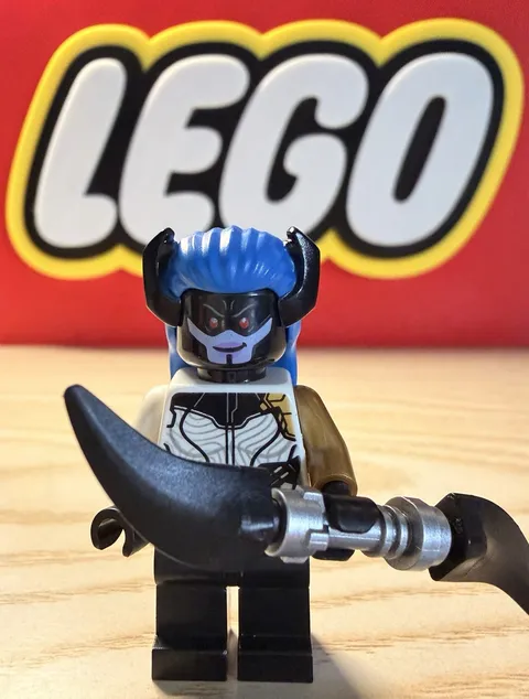 Lego Avengers Proxima Midnight Minifigure With Accessory