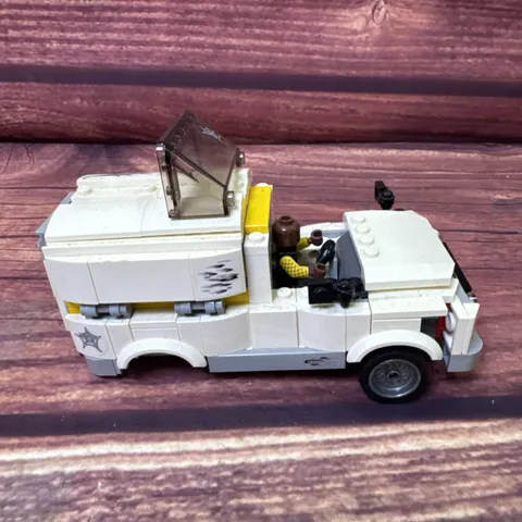 LEGO Marvel: Beware the Vulture (76083) Set Car As Shown In Picture