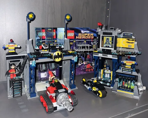 Used LEGO DC Comics Super Heroes: The Batcave (6860) 99% Complete W/Minifigures