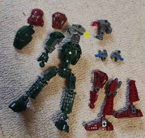 LEGO Bionicle Lot from 2004 (I think) See photos 