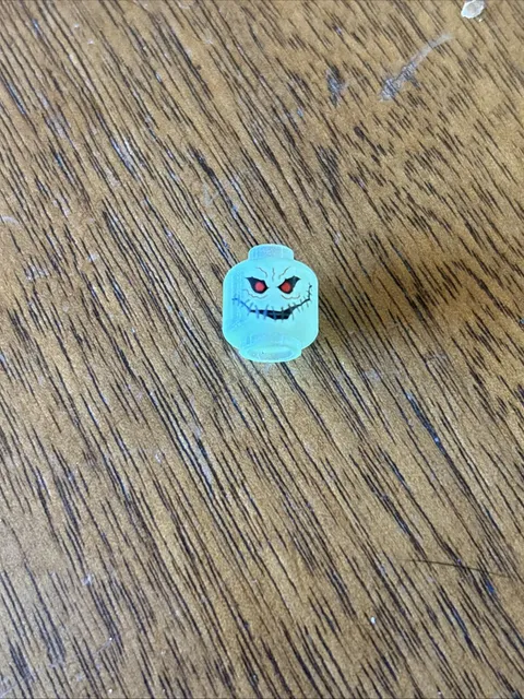 LEGO BATMAN - Minifig, Head Alien, Red Eyes & Wide Stitched Smile (Scarecrow)