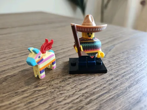 Lego Series 20 Mexican Poncho Piñata boy Minifigure Set Collectible