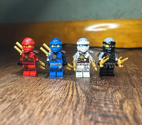 LEGO NINJAGO Ninja Minifigure Lot of 4 (Honor Robes)