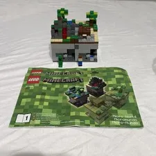 LEGO Minecraft: Minecraft Micro World: the Forest (21102) 99% Complete W/ Manual