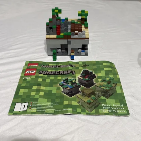 LEGO Minecraft: Minecraft Micro World: the Forest (21102) 99% Complete W/ Manual
