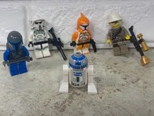 LEGO Star Wars Lot of 5 Mini-Figures R2-D2 Clone Troopers w Blasters Mandalorian