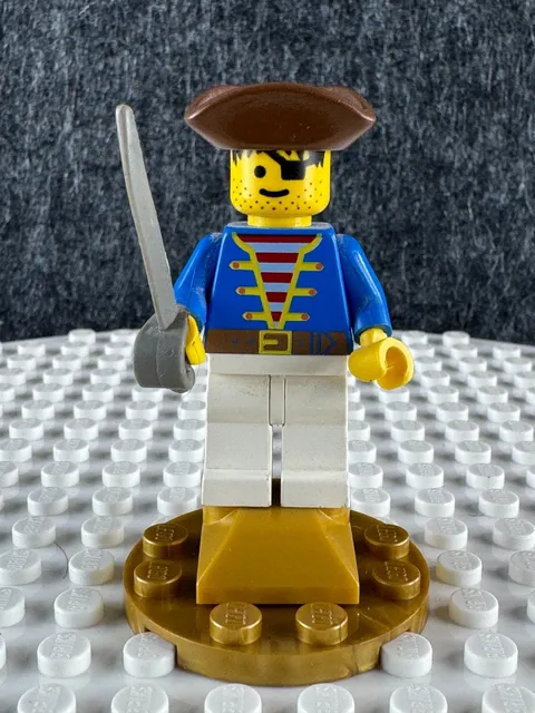 LEGO Pirates PI009 Blue Jacket Eyepatch Sword 1989 Vintage Minifigure