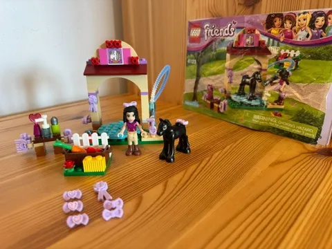 LEGO Friends Foal's Washing Station #41123  100% complete with 1 minifigure