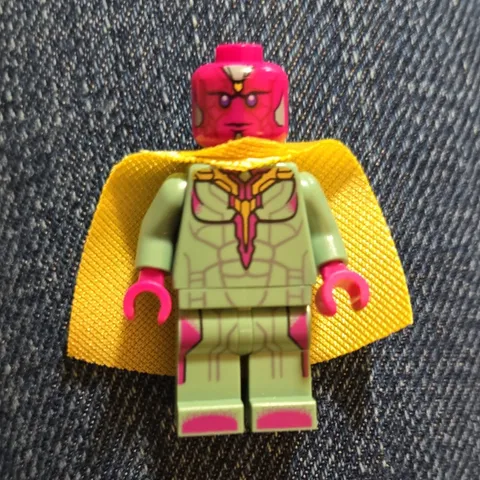 LEGO Vision Minifigure Yellow Cloth Cape Plastic & Fabric Age 5+