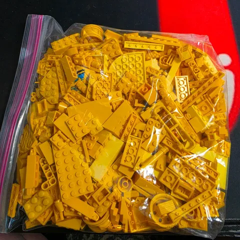LEGO Bulk Building Bricks Lot Assorted Yellows    1Lb 3Oz of pieces       Y1