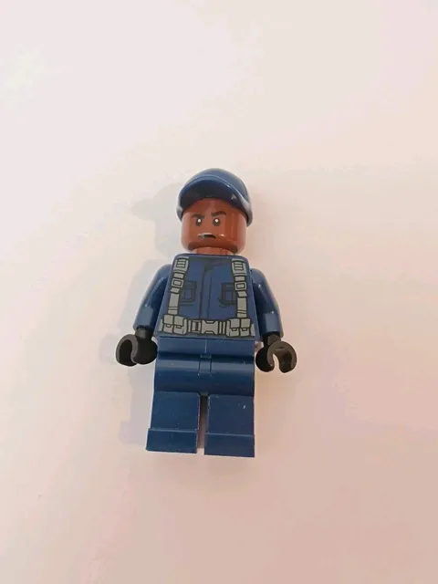 Lego ACU Tracker 10757 Dark Blue Cap Jurassic World Minifigure