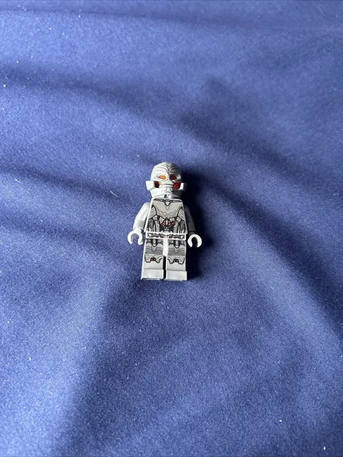 LEGO Ultimate Ultron Minifigure 76032 Marvel Avengers Superheroes Quinjet