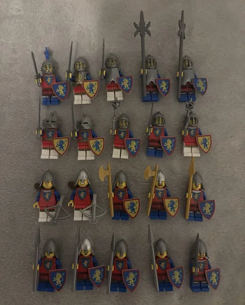 LEGO Castle Lion Knights Minifigure lot of 20
