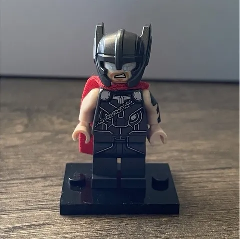 LEGO Marvel Thor Minifigure / Thor Ragnorock
