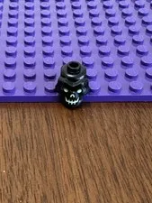 LEGO - Minifog, Head, Modified Skull with Yellowish Green Features - Black