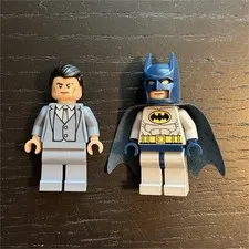 LEGO Batman Minifigure sh0025 Type 1 Cowl AND Bruce Wayne sh0026 - 2012 - 6860