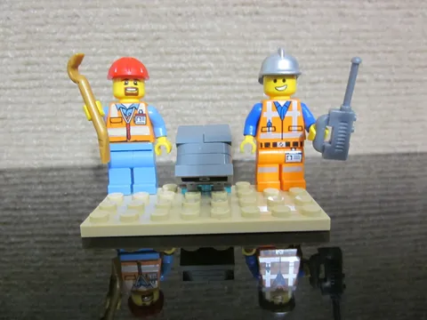 Lego Minifigures Mini Figures Construction Wokers Lot Of 2 Crowbar & CB