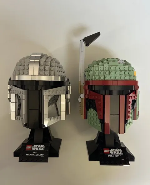 Used LEGO Star Wars: The Mandalorian Helmet (75328) & Boba Fett Helmet (75277)