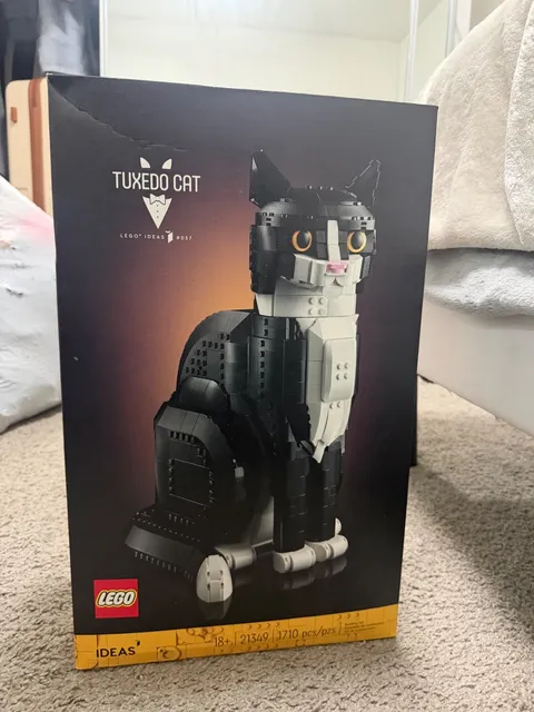 LEGO Ideas: Tuxedo Cat (21349)