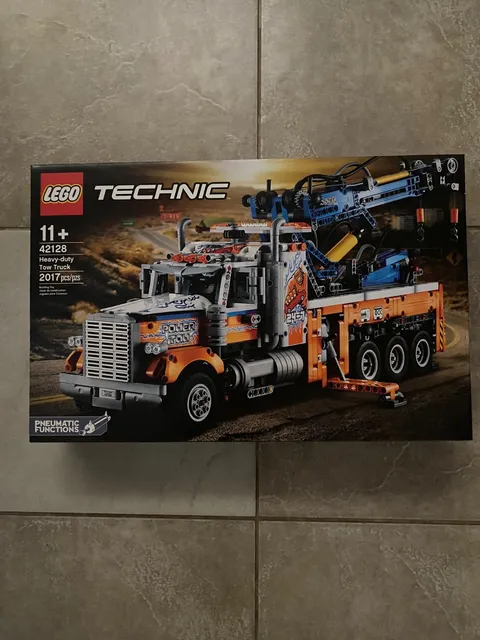 LEGO TECHNIC: Heavy-duty Tow Truck (42128)