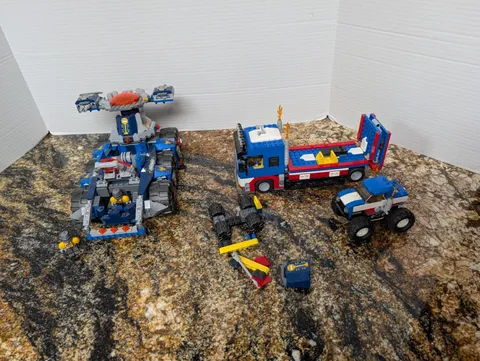 LEGO Nexo Knights: Axl's Tower Carrier 70322 (2016)