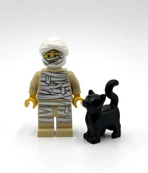 LEGO Mummy Costume minifigure Fall 2025 Store Exclusive Cat