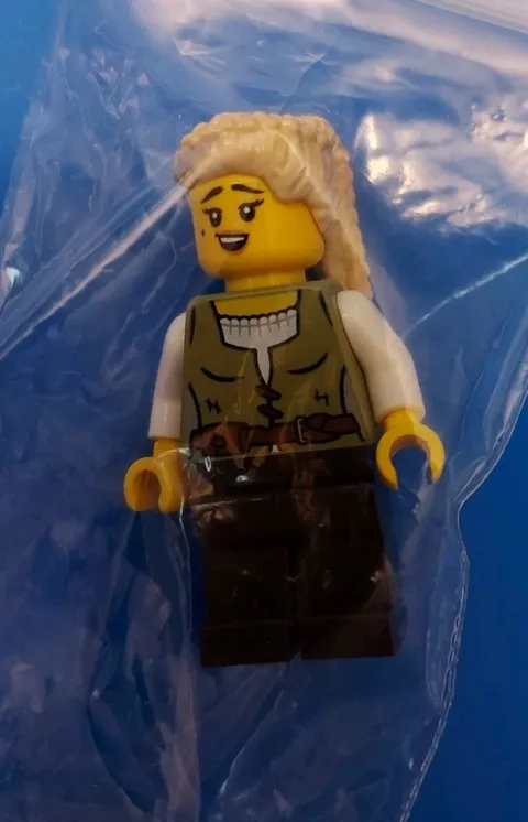100% Lego Medieval Town Square Peasant Carpenter Minifigure Brand New Assembled 