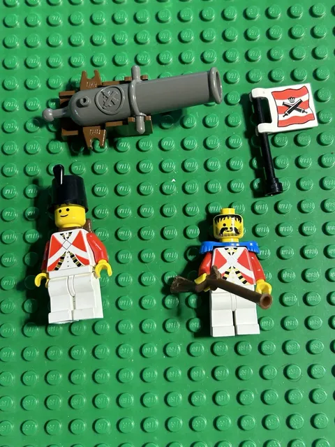 LEGO Imperial soldier and Imperial Guard Officer minifigs with cannon and flag
