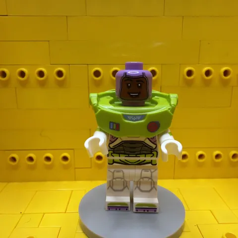LEGO Izzy Hawthorne Minifigure Buzz Lightyear 76831 dis069 CMF Lot Disney HTF 