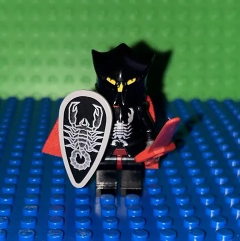 LEGO KNIGHTS KINGDOM II-MINIFIGURE-LORD VLADEK-cas296-8823-(WRONG HELMET)