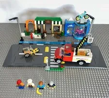 Lego City 60306 Shopping Street.