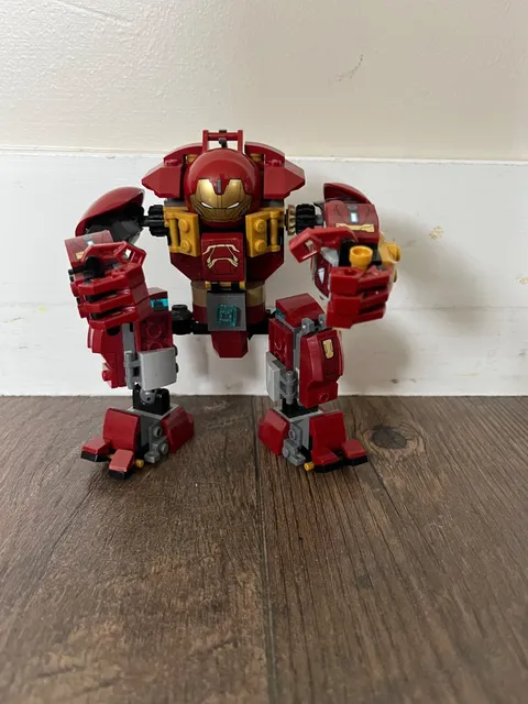 LEGO SUPER HEROES 76104 Avengers The Hulkbuster Smash-Up set Incomplete