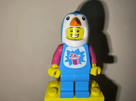 LEGO Penguin Slushy Vendor minifigure $0 Ship W/ Combined Ship!