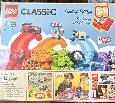 LEGO Classic Bricks on a Roll 10715 Limited Edition Set 442 pcs Ages 4-99
