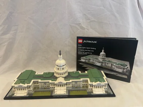 LEGO ARCHITECTURE: United States Capitol Building (21030) - Used, With Book