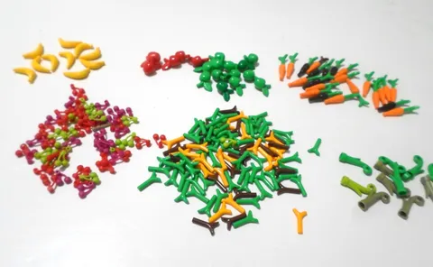 LEGO Huge Lot of Minifig FRUITS AND VEGTETABLES 200 PECES  SEE LIST