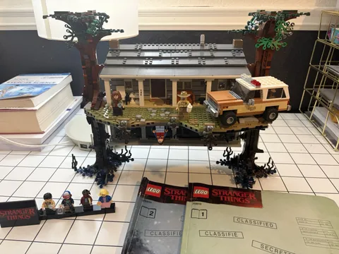 LEGO Stranger Things: The Upside Down (75810)