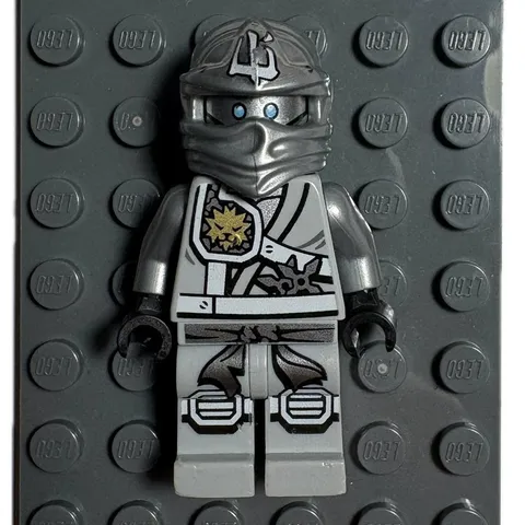 LEGO Ninjago Zane Minifigure Titanium Ninja Metallic Silver Helmet njo127