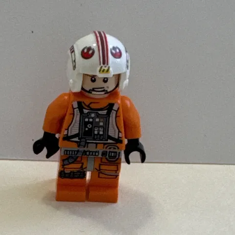 LEGO Star Wars Pilot Minifigure Orange Flight Suit w/ White Helmet Snowspeeder
