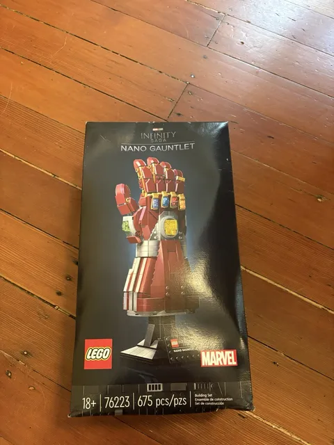 LEGO Super Heroes: Nano Gauntlet (76223) Damaged Box