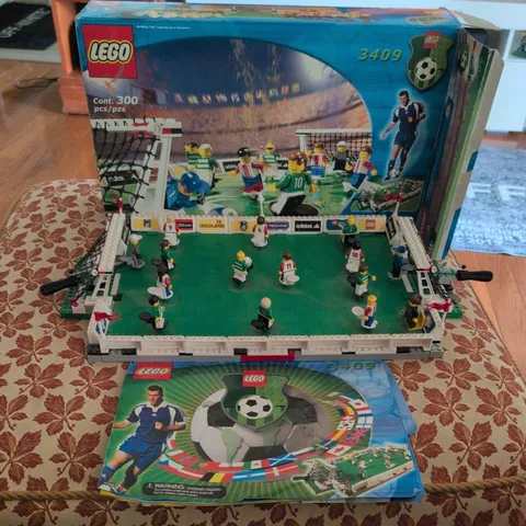 LEGO Tabletop Vintage Soccer Field Board Set w/Minifigures *description*